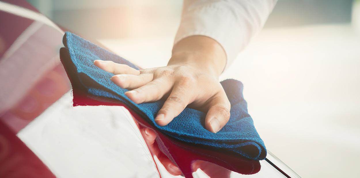 Pulire l'auto: tutti i segreti da sapere | UnipolRental Pulire l'auto: tutti i segreti da sapere | UnipolRental